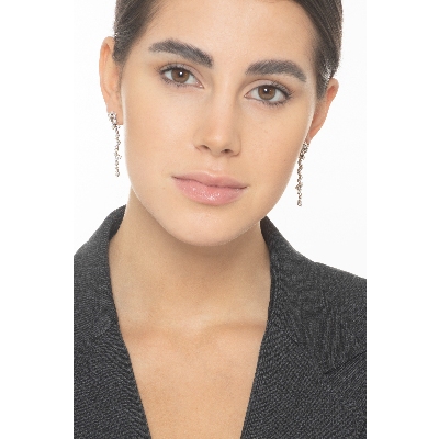 Boucles d'oreilles pendantes en or blanc 18k avec diamants