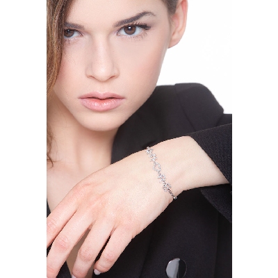 Bracelet personnalisé  AMORE  en or blanc 750 et diamants