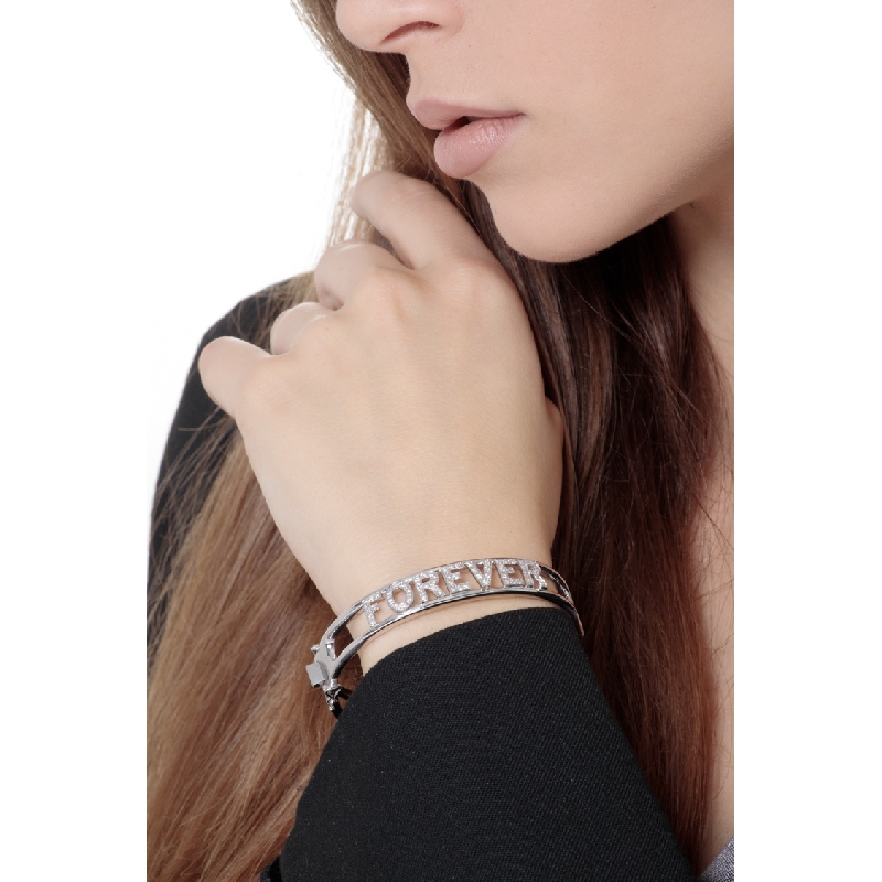 Bracelet personnalisé  FOREVER  en or blanc 750 et diamants Bracelet personnalisé  FOREVER  en or blanc 750 et diamants