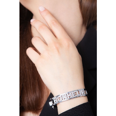 Bracelet rigide avec l'inscription BONHEUR en or blanc 18k