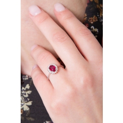 Bague or blanc 18k sertie d'un rubis taille ovale 2