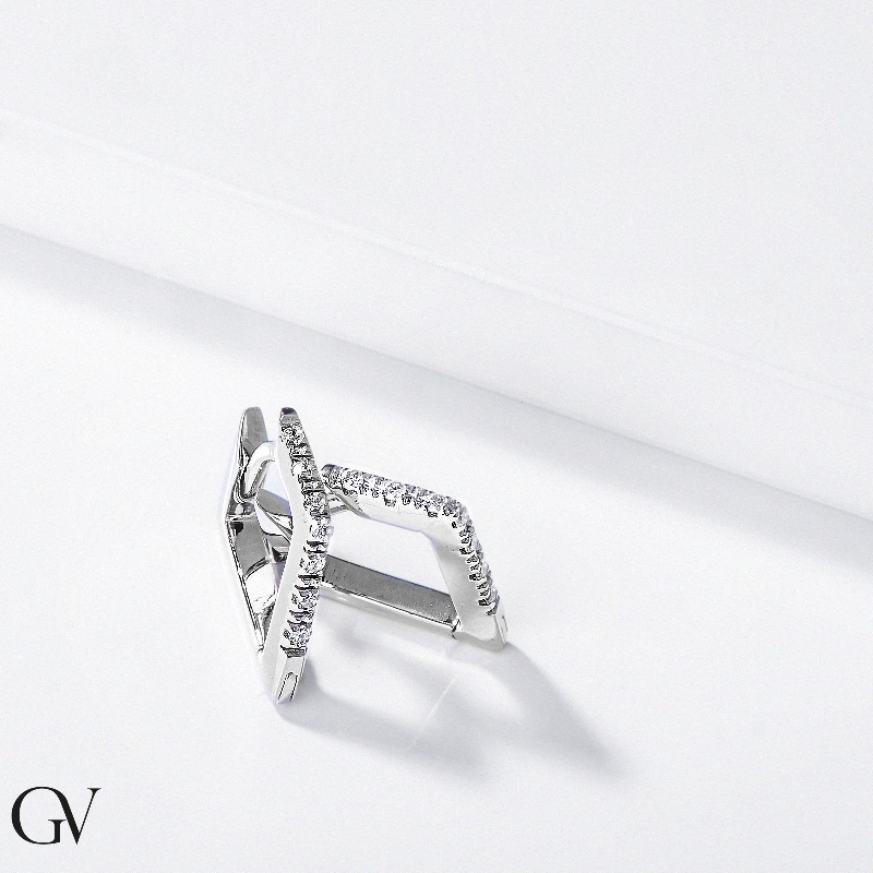 Boucles d'oreilles en or blanc 18ct avec diamants  Boucles d'oreilles en or blanc 18ct avec diamants