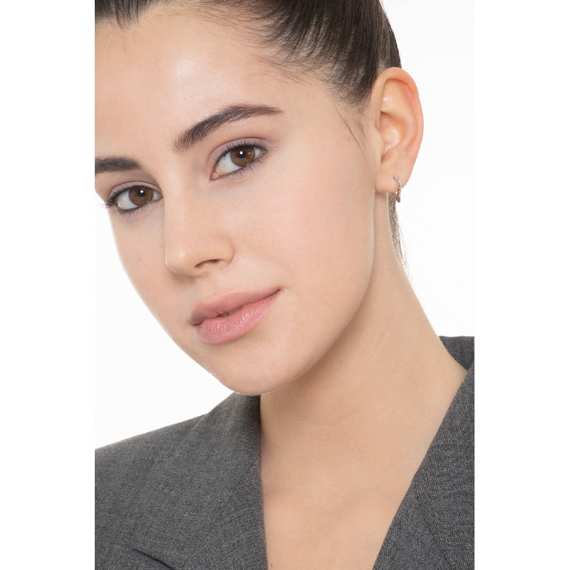 Boucles d'oreilles en or blanc 18ct avec diamants  Boucles d'oreilles en or blanc 18ct avec diamants