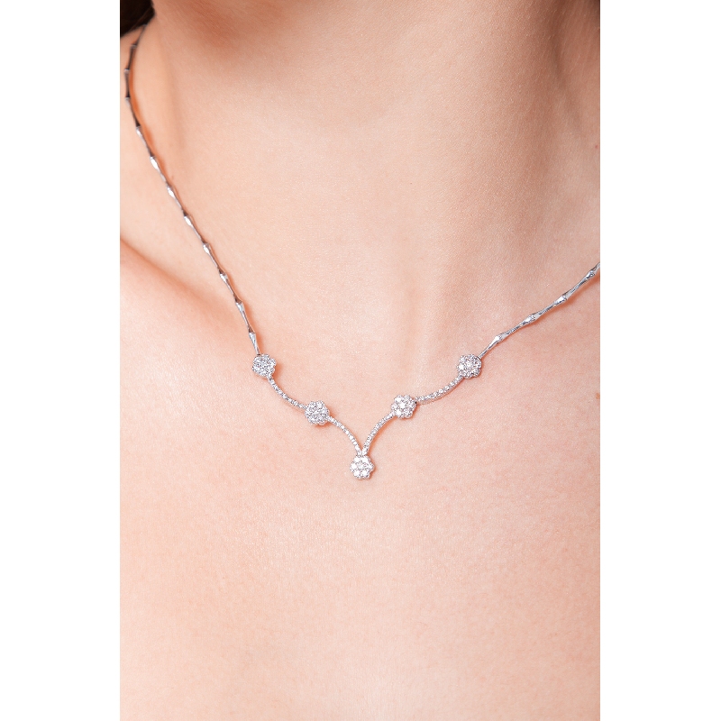 Collier semi-rigide en or blanc 18k avec diamants en forme de fleurs
