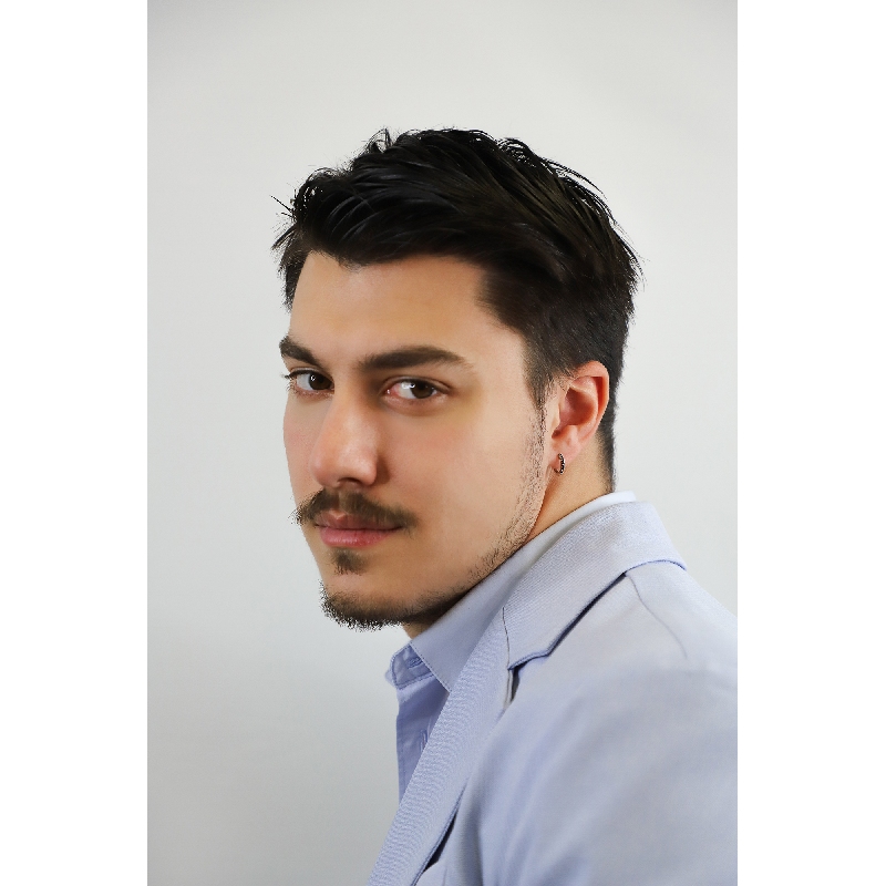 Créole mono en or blanc 18k avec diamants noirs  Créole mono en or blanc 18k avec diamants noirs