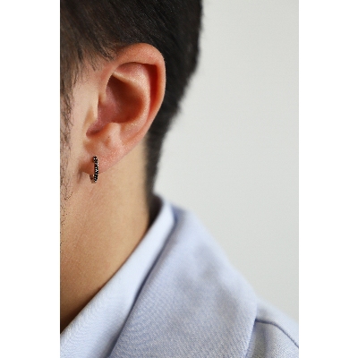 Créole mono en or blanc 18k avec diamants noirs 