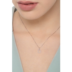 Collier avec lettre prénom  O en or blanc et diamants 2