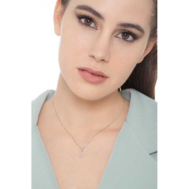 Collier avec lettre prénom  U en or blanc et diamants Collier avec lettre prénom  U en or blanc et diamants
