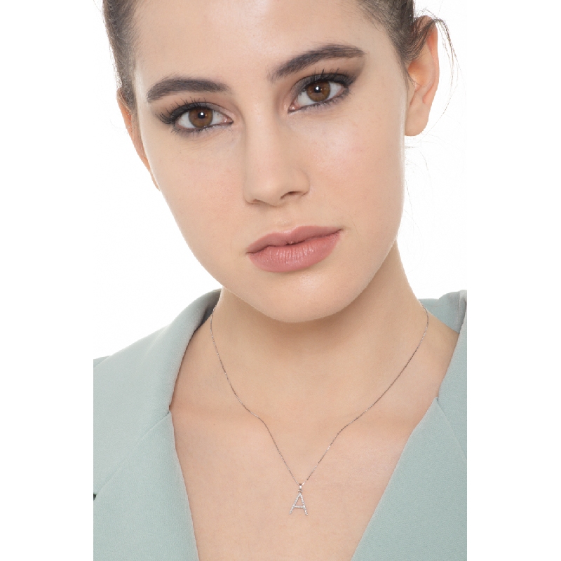 Collier pendentif lettre  A en or blanc 18K et diamants Collier pendentif lettre  A en or blanc 18K et diamants