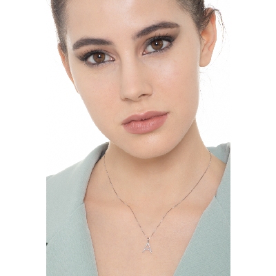 Collier pendentif lettre  A en or blanc 18K et diamants