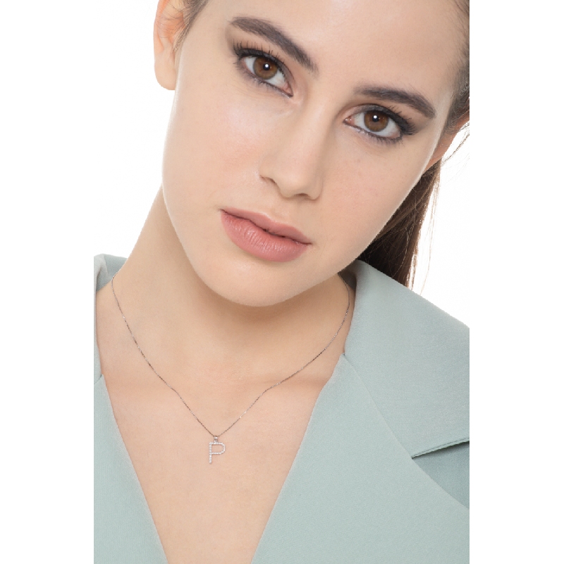Collier pendentif lettre  P en or blanc 18K et diamants Collier pendentif lettre  P en or blanc 18K et diamants