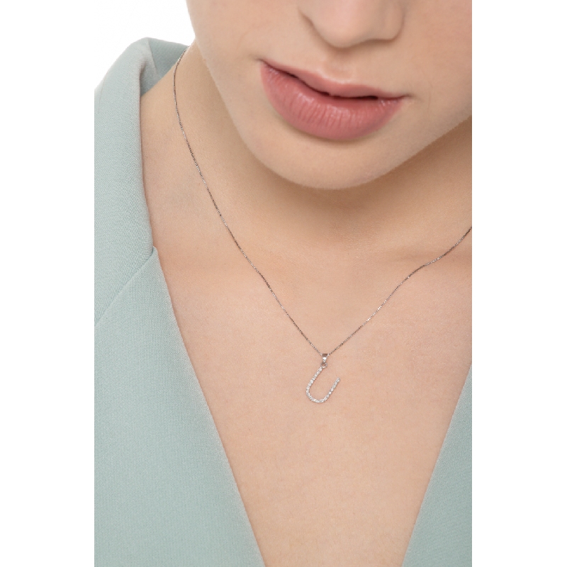 Collier pendentif lettre U en or blanc 18K et diamants Collier pendentif lettre U en or blanc 18K et diamants