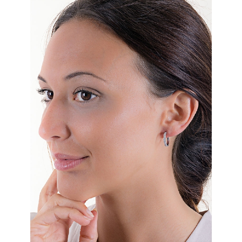 Boucles d’oreilles créoles en or blanc 18k avec zircons