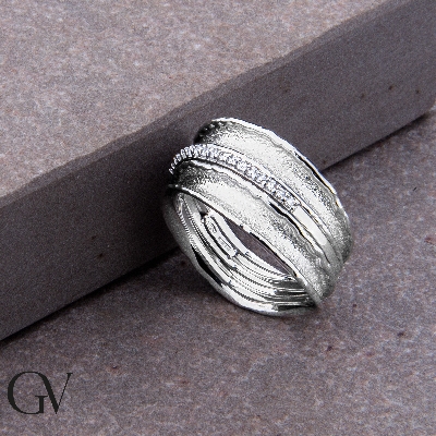 Bague fantaisie en or blanc 18k avec diamants