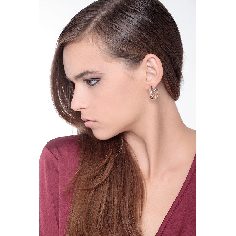 Boucles d'oreilles en or blanc et rose 18k avec diamants  Boucles d'oreilles en or blanc et rose 18k avec diamants