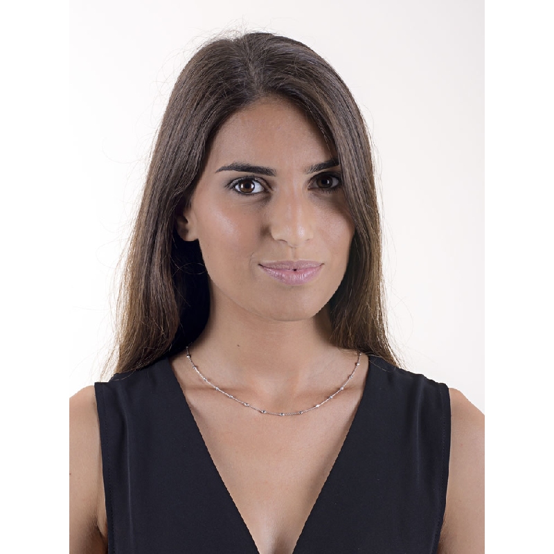 Collier en or blanc 18k avec ovales diamantés