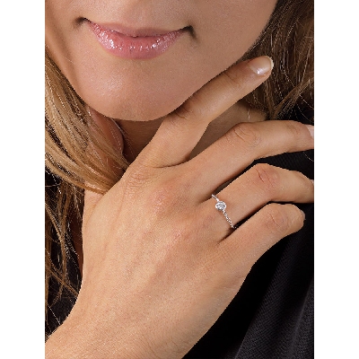 Bague en or blanc 18 carats avec diamant de 0,07 ct