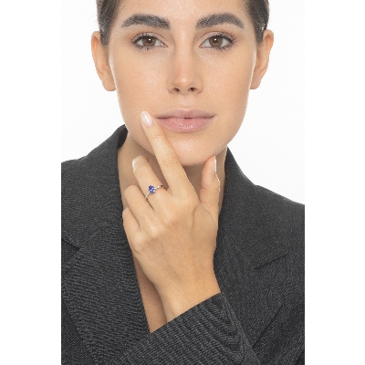 Bague en or blanc 18k avec une tanzanite et diamants