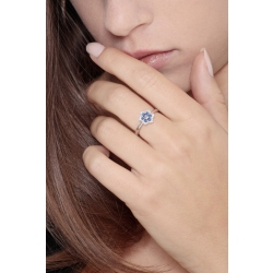 Bague en or blanc 18k avec fleur de diamants et saphir bleu 2