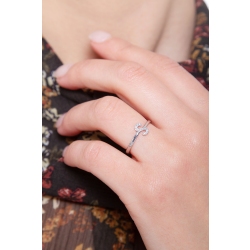 Bague avec lettre S en or blanc et diamants 2