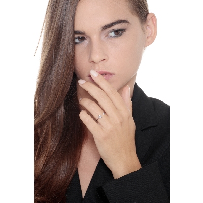 Bague ouverte en or blanc 18k avec étoile et diamants