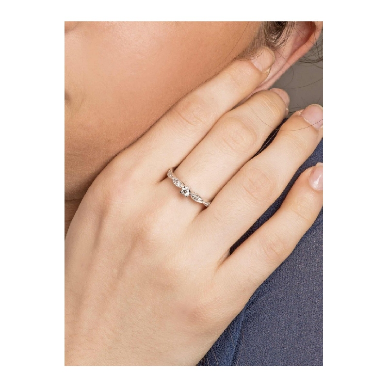 Bague de fiançailles solitaire en or blanc 18k avec motif feuille