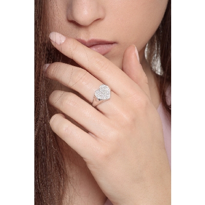 Bague en or blanc 18k avec pavé cœur diamants