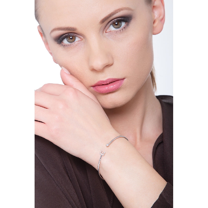 Bracelet rigide avec lettre  E en diamants et or blanc 750 Bracelet rigide avec lettre  E en diamants et or blanc 750