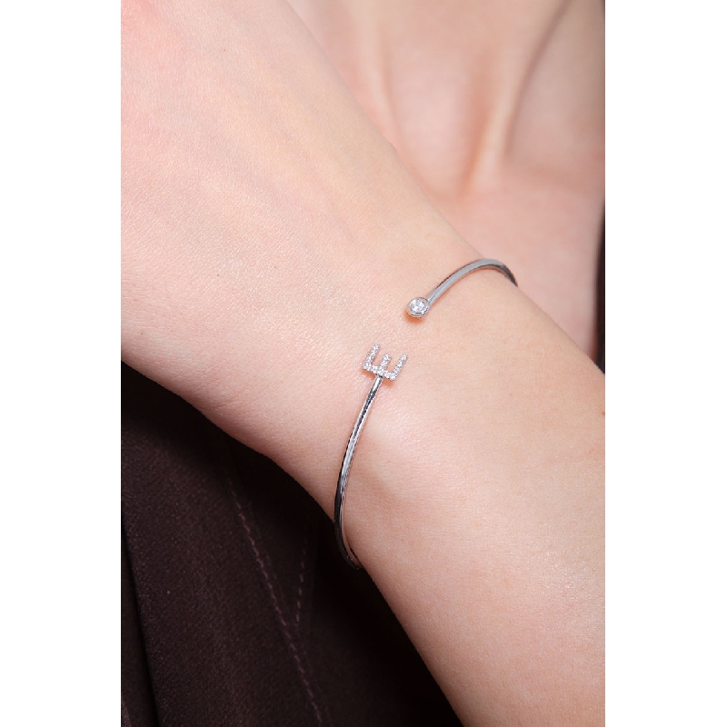 Bracelet rigide avec lettre  E en diamants et or blanc 750 Bracelet rigide avec lettre  E en diamants et or blanc 750