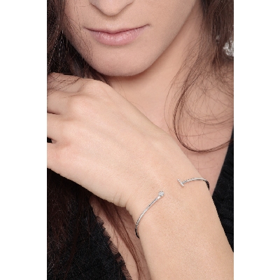 Bracelet rigide avec lettre  I en diamants et or blanc 750