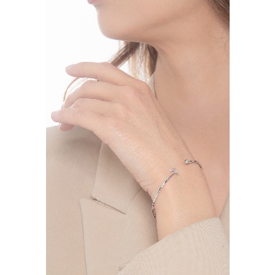 Bracelet rigide avec lettre  T en diamants et or blanc 750