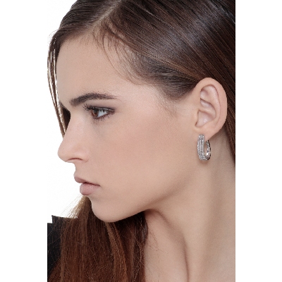 Boucles d'oreilles ovales or blanc 18k avec triple rangée diamants