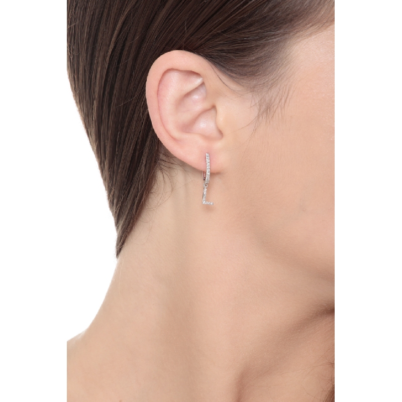 Mono boucle d'oreille en or blanc 18 carats, avec lettre L en diamants Mono boucle d'oreille en or blanc 18 carats, avec lettre L en diamants