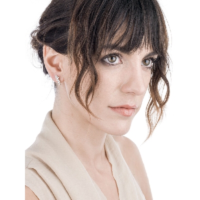 Boucles d oreilles design en or blanc 18k avec diamants