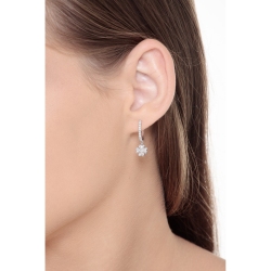 Boucles d’oreilles en or blanc 18k avec pendentifs trefle et diamants 2