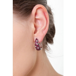 Boucles d’oreilles créoles en or blanc 18k avec diamants et rubis 2