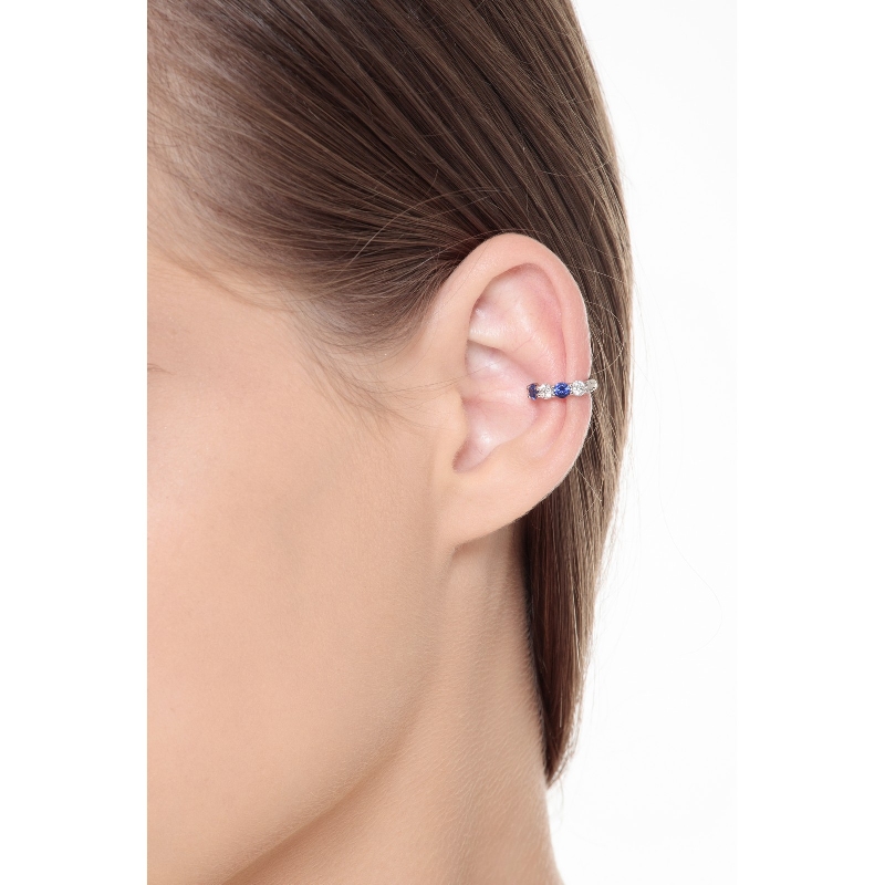 Earcuff en or blanc 18 carats avec diamants et saphirs bleus Earcuff en or blanc 18 carats avec diamants et saphirs bleus
