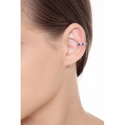 Earcuff en or blanc 18 carats incrustée de diamants et saphirs bleus