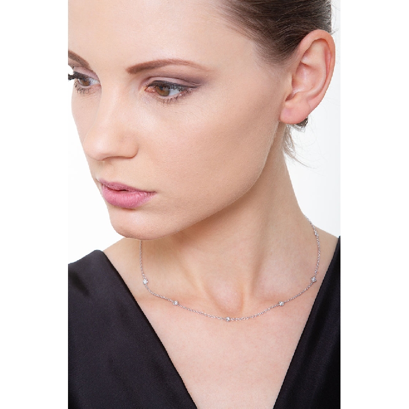 Collier en or blanc 18 carats avec diamants de 0,05 ct Collier en or blanc 18 carats avec diamants de 0,05 ct