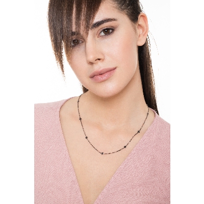 Collier en or bruni 18k sublimé par 9 diamants noirs