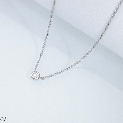 Collier en or blanc 18k avec brillant 0,05 ct
