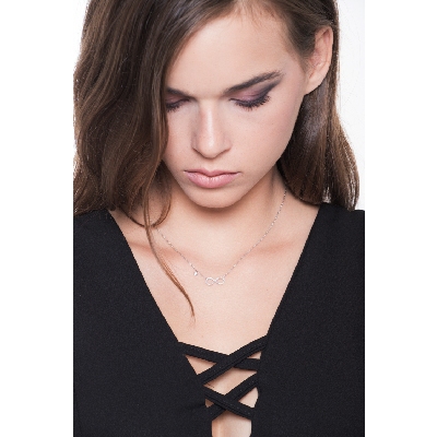 Collier infini en or blanc 18k avec diamants 