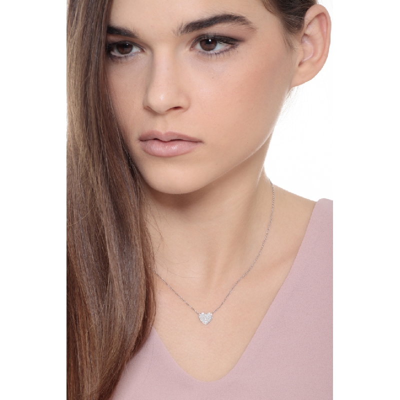 Collier en or blanc 18 carats avec pendentif cœur pavé de diamants Collier en or blanc 18 carats avec pendentif cœur pavé de diamants