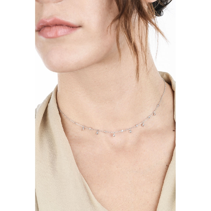 Collier avec diamants en or blanc 18 carats Collier avec diamants en or blanc 18 carats