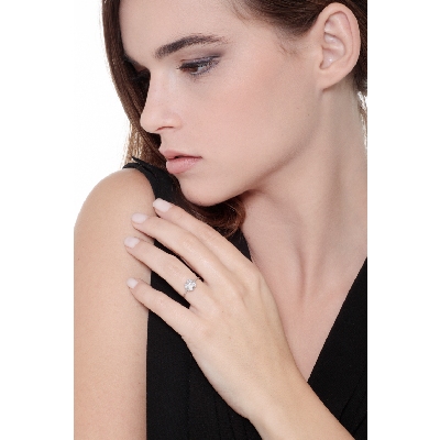 Bague trèfle en or blanc 18k avec diamants