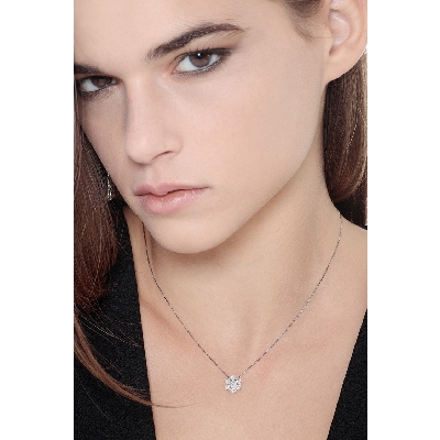 Collier fluer Or Blanc 18k avec pendentif halo et diamant
