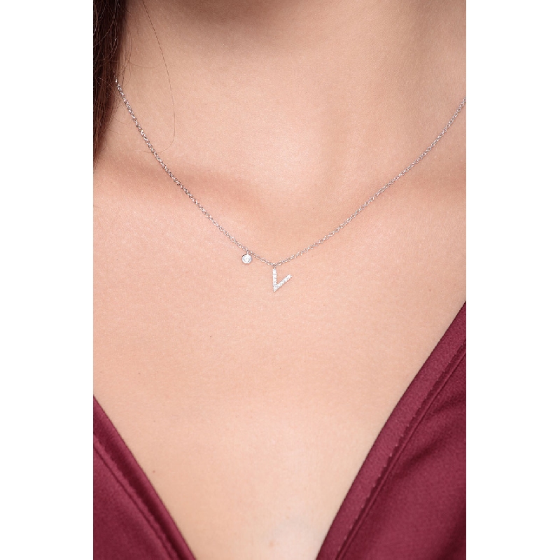 Collier or blanc 18k avec pendentif lettre V serti de diamants 