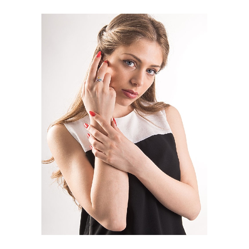 Bague en or blanc 18 carats avec citrine, améthyste et aigue-marine Bague en or blanc 18 carats avec citrine, améthyste et aigue-marine