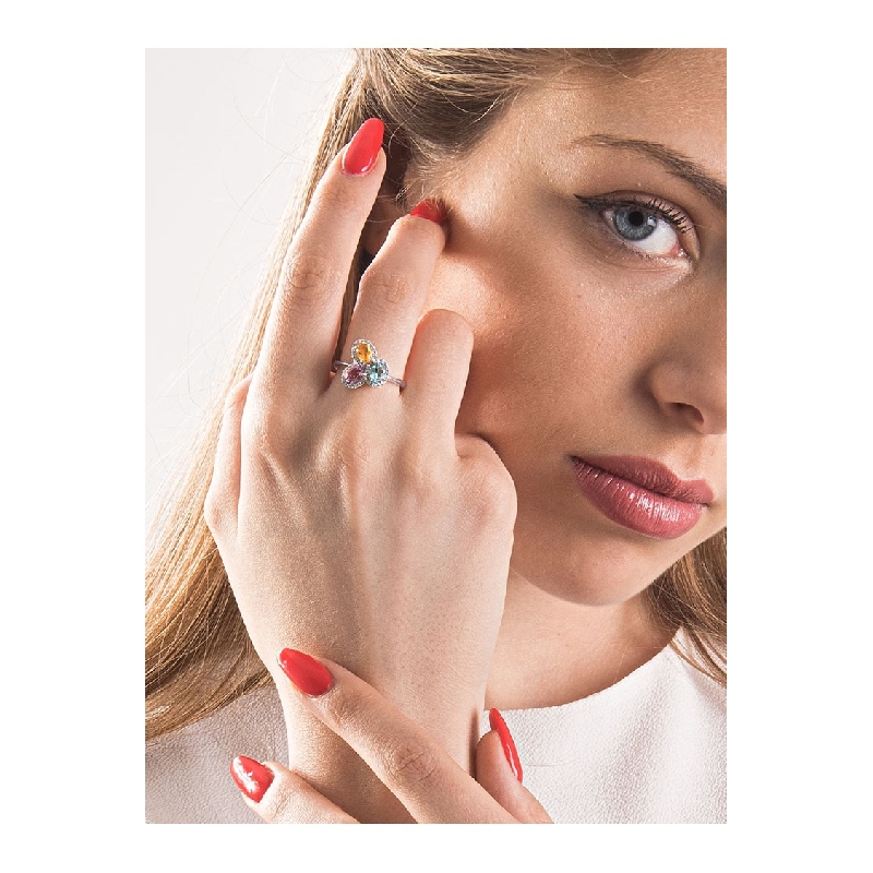 Bague en or blanc 18 carats avec citrine, améthyste et aigue-marine Bague en or blanc 18 carats avec citrine, améthyste et aigue-marine