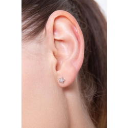 Boucles d'oreilles en forme d'étoile en or blanc 18k avec diamants 2